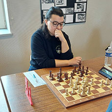 La photo du capitaine de la directrice de la communication du club d'Esbarres-Bonnencontre Échecs